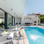 Luxury Vitae * Sutivan