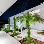 Luxury Vitae * Sutivan
