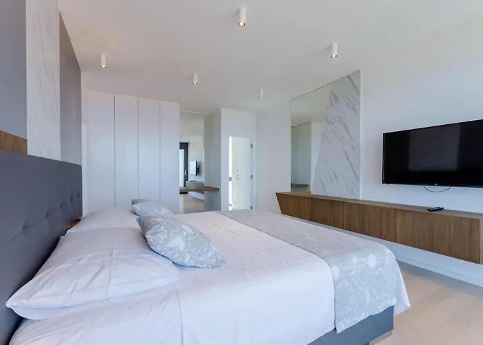Luxury Vitae