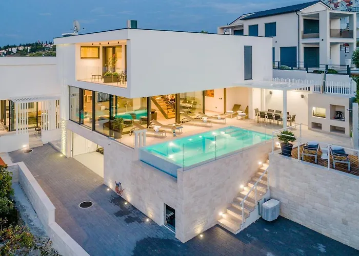 Luxury Vitae *
