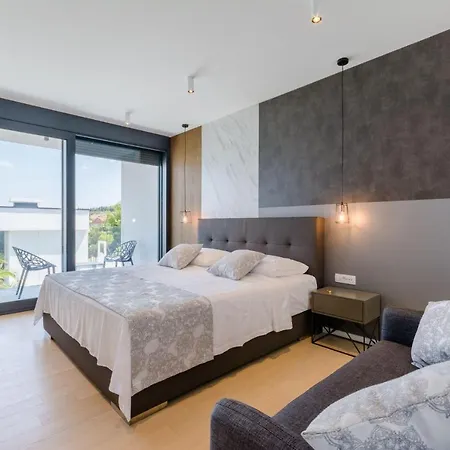 Luxury Vitae * Sutivan