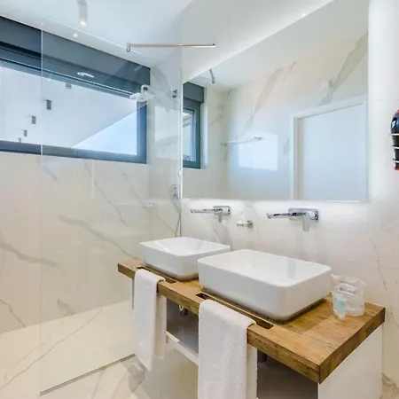 Luxury Vitae *
