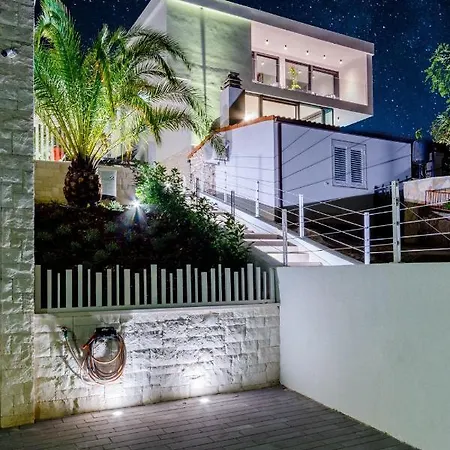 Luxury Vitae Villa Sutivan