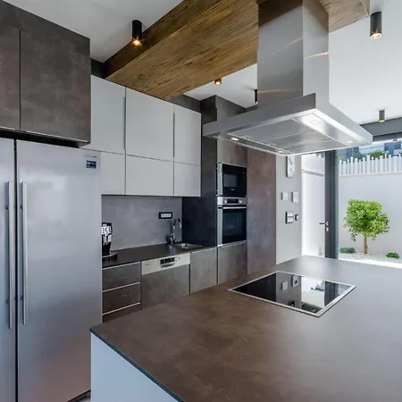 Luxury Vitae Villa *