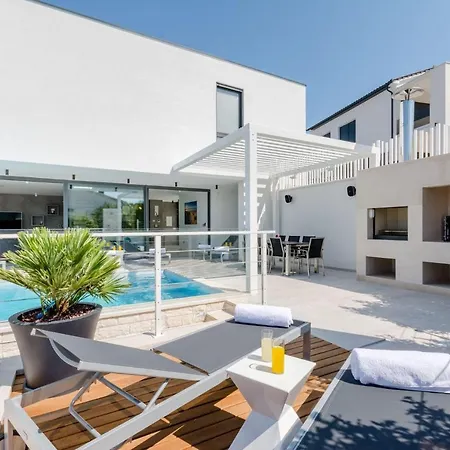 Vila Luxury Vitae Sutivan