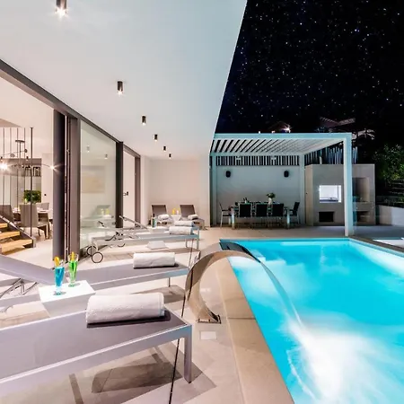 Luxury Vitae *