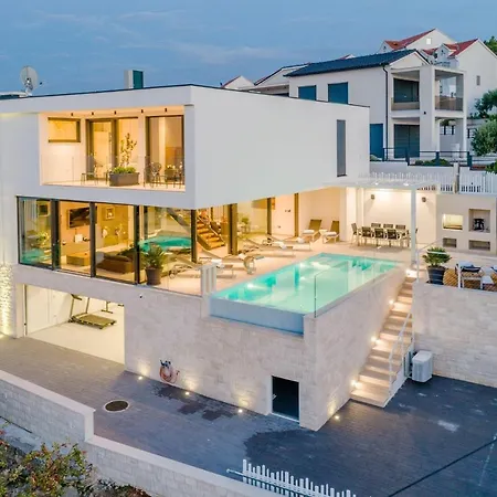 Luxury Vitae Villa