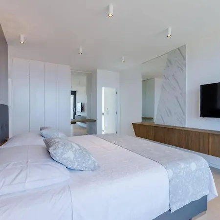 Luxury Vitae