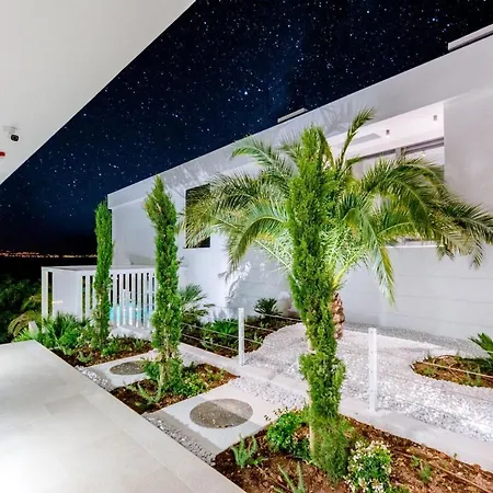 Luxury Vitae * Sutivan