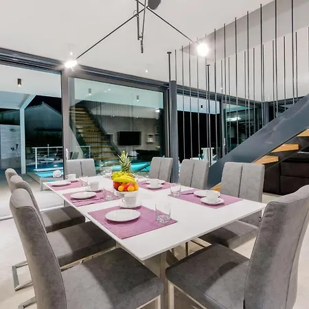 Luxury Vitae Villa Sutivan