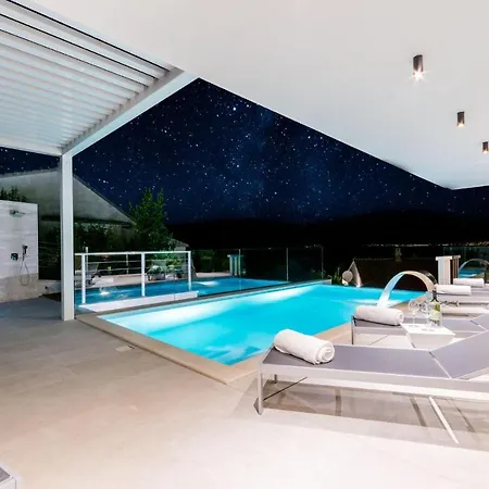 Luxury Vitae Vila Sutivan