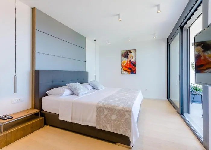 Luxury Vitae Villa *