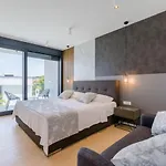 Luxury Vitae * Sutivan