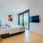 Luxury Vitae Willa Sutivan