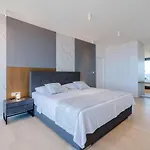 Luxury Vitae * Sutivan