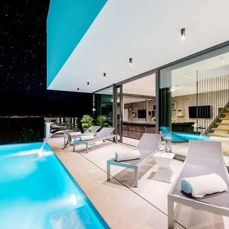 Luxury Vitae Villa Sutivan